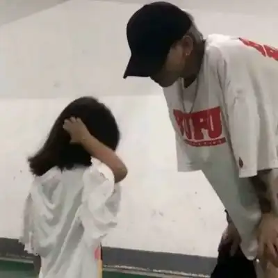  情侣头像2022最新版一男一女真人时间本无事一切在人心