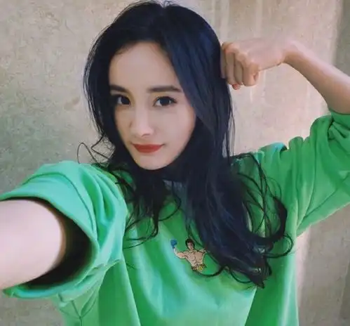  沈腾不够芭莎来凑,情侣刊被提上日程,杨幂魏大勋恋情藏不住