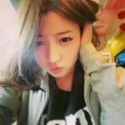  求与这张图片一起的情侣头像,