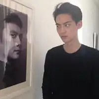  2019对着镜子男生头像男生对镜子自拍头像图