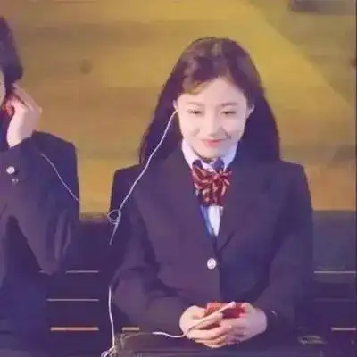  情侣头像真人一人一半真人情侣头像一男一女