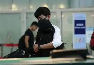  谢娜张杰机场抱着过安检网友花式虐狗造成一万点伤害