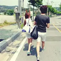  情侣头像背影仰望天空