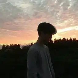  帮我找找女的那张,这是情头