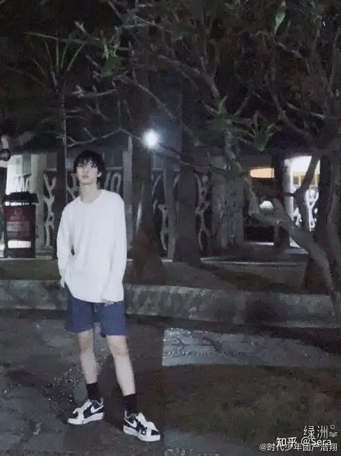  可以分享一些严浩翔出圈图吗