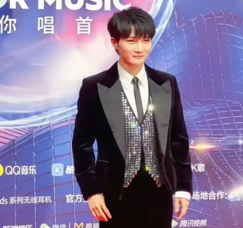  tmea盛典红毯,郁可唯卡粉蔡徐坤服装翻车刘惜君大变样认不出