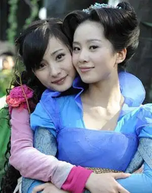 梦回仙剑三刘诗诗探班杨幂成好姐妹,两人热聊成好闺蜜