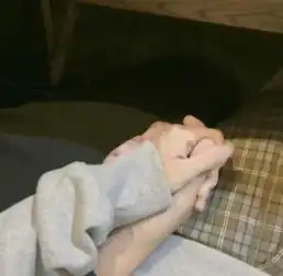  你家大猪蹄子给你发我好累时,女生别任性了,这样安慰他超暖