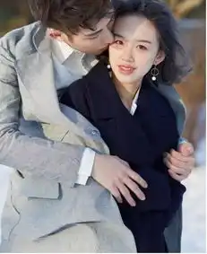  又一对模范情侣分手女方发文控诉对方出轨他说摸我像摸自己