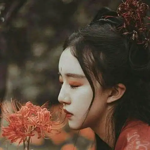 她是他一生所爱,可最终,他只能将这爱心中埋