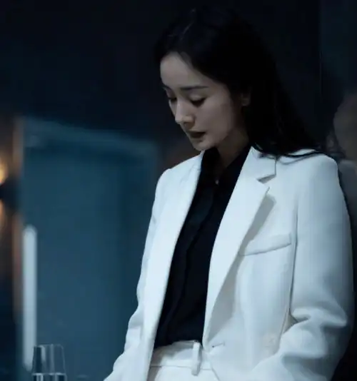  杨颖比拼刘亦菲,杨幂pk赵丽颖,贺岁档外花旦赶来凑热闹