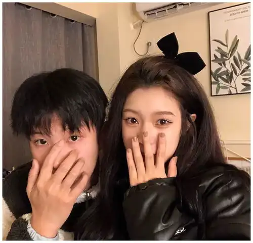  情侣头像你风尘仆仆走向我已胜过最好的温柔