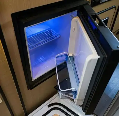  自动挡高配置,退休夫妻浪漫情侣房车旅行的最佳拍档