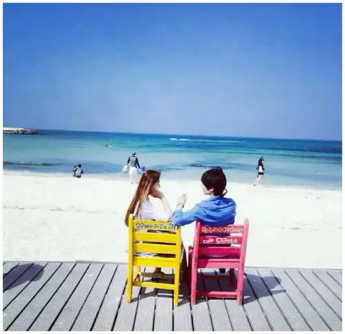  异性相处时,经常互帮几种忙,离越界就不远了