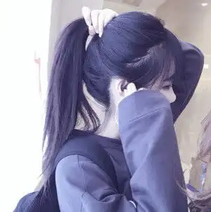 真人女头二该换头像了