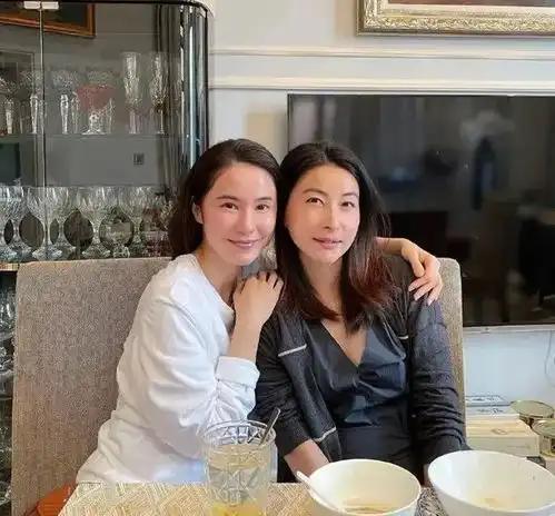 看了郭晶晶一张罕见闺蜜聚会照,我顿悟了为何要远离低层次的圈子