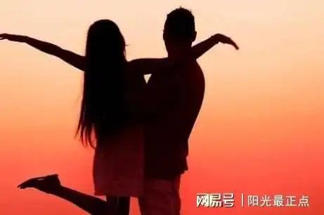  校服到婚纱8年感情,原以为有爱情就够了,却输给了生活