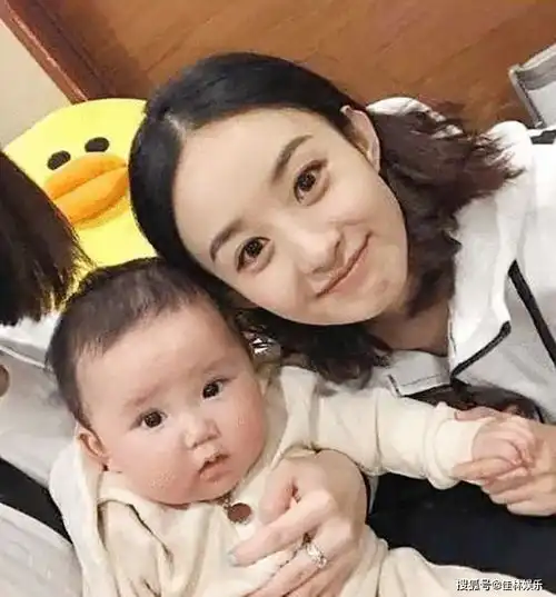 赵丽颖很尊重冯绍峰,她认为自己在他面前算是晚辈