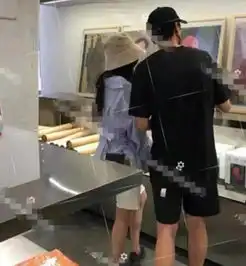  魏大勋否认恋情爆与杨幂穿情侣鞋逛街过七夕