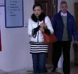  乡村爱情圆舞曲大结局中香秀穿的白色黑毛领的羽绒服是什么牌子