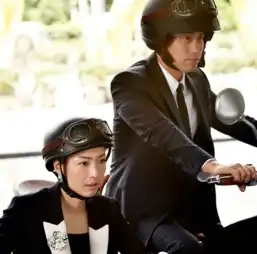  合约男女跨越版海报郑秀文张孝全骑摩托浪漫旅行