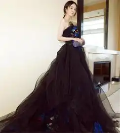 杨幂心机重很会利用人谁红跟谁玩,杨幂好人缘是假象真正人缘很差