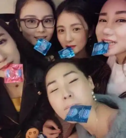  美女与摩托二选一,你选择骑谁,真是为难