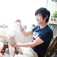  穿着情侣服装一左一右情侣qq头像