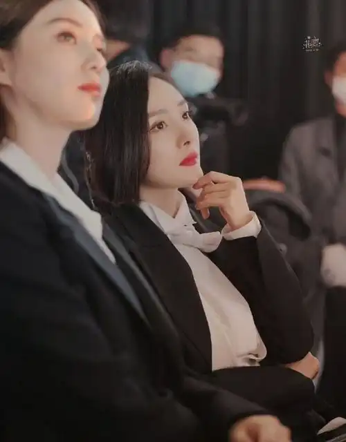  没了唐嫣,曾和刘诗诗交恶,baby只是过场,只有她是杨幂的闺蜜周笔畅