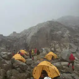  狂风暴雪伴我上雀儿山