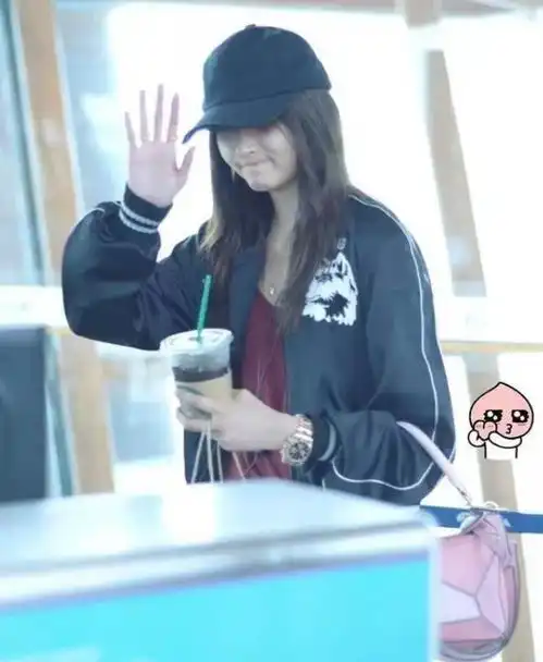  关晓彤深夜又发朋友圈了,被暴击后的鹿晗粉们还好吗