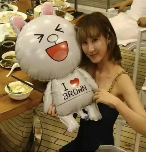  甜蜜,张继科恋情曝光,姐弟恋,情侣服遛狗,亲密照曝光