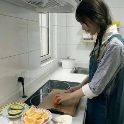  情侣头像真人一人一半,离开是短暂的我在原地等你