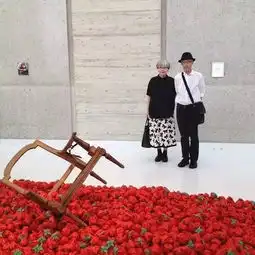  活得还不如个老太太这个60岁的时髦老奶奶icom