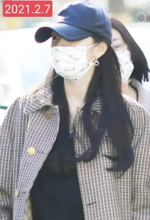  没分手魏大勋晒照秀爱心情侣饰品,与杨幂暗戳戳撒糖甜翻粉丝