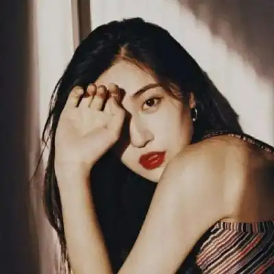  苏瓷复古港风女头成熟时尚唯微信头像我要个性网