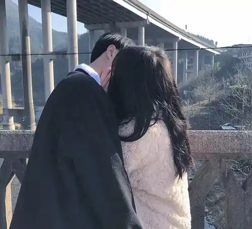  头像很有氛围感的情头