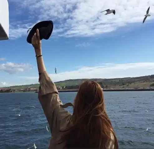  网易云戳心热评我多想能多陪你一场,把前半生的风景对你讲