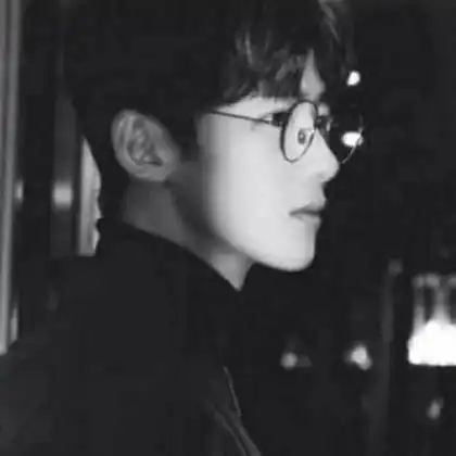  有点拽的高冷帅气男生黑白头像,任性的男生不认命