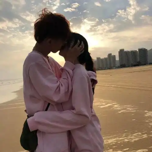  情侣头像真人系列两人使用的情侣头像