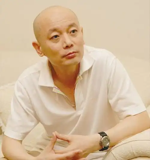  他们是丁克夫妻,影帝老公悄悄宠了她32年,今60岁仍活得精彩