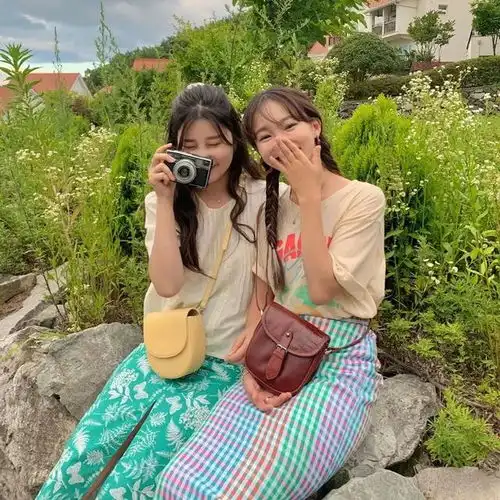  不用再羡慕情侣装了这几套闺蜜装穿搭,显高又好看