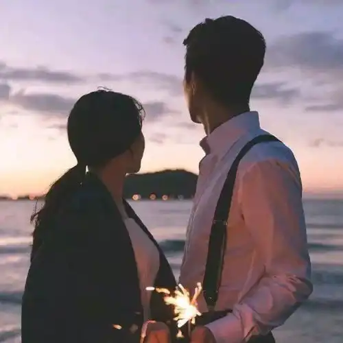  情侣头像途有好伴,不觉路远