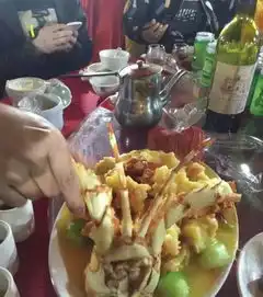  广东真壕婚礼豪车游艇328围酒席不收人情,还每人发500蚊