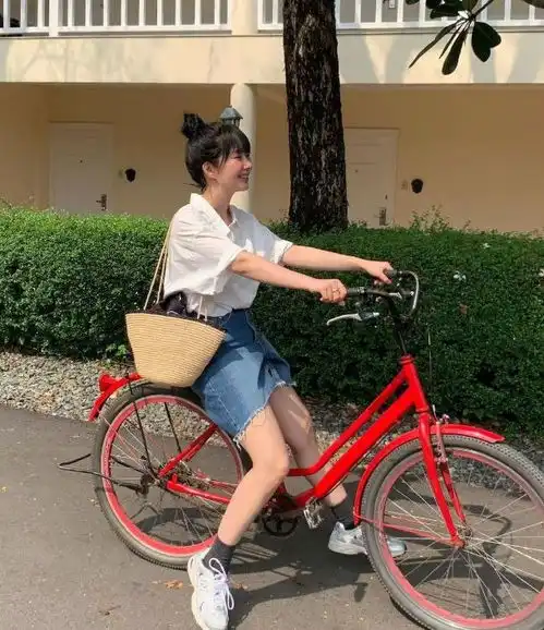  ins时尚博主linenne很有随意性和混搭性