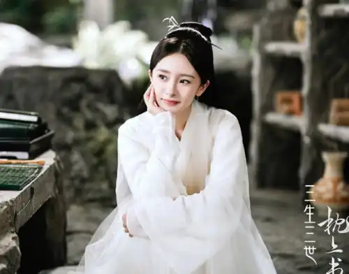  情人节杨幂在家自制甜品,真是心灵手巧,夸自己真是太优秀了