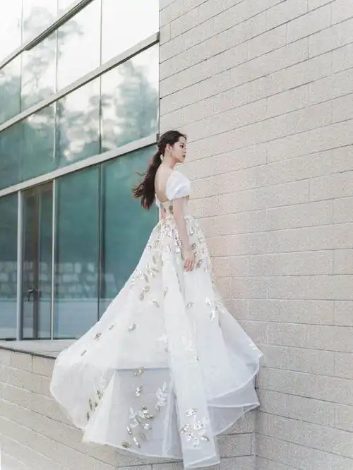  什么是千金气质看看欧阳娜娜的穿搭,你就明白了