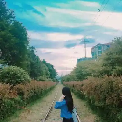  情侣头像没有怨恨的青春才会了无遗憾,如山冈上那轮静静的满月