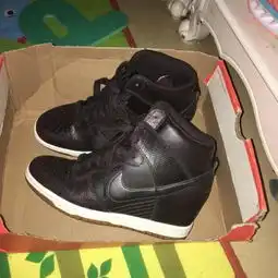  女款耐克增高鞋