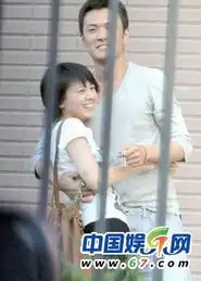  高圆圆于小伟三年情断昔日性感亲密照曝光